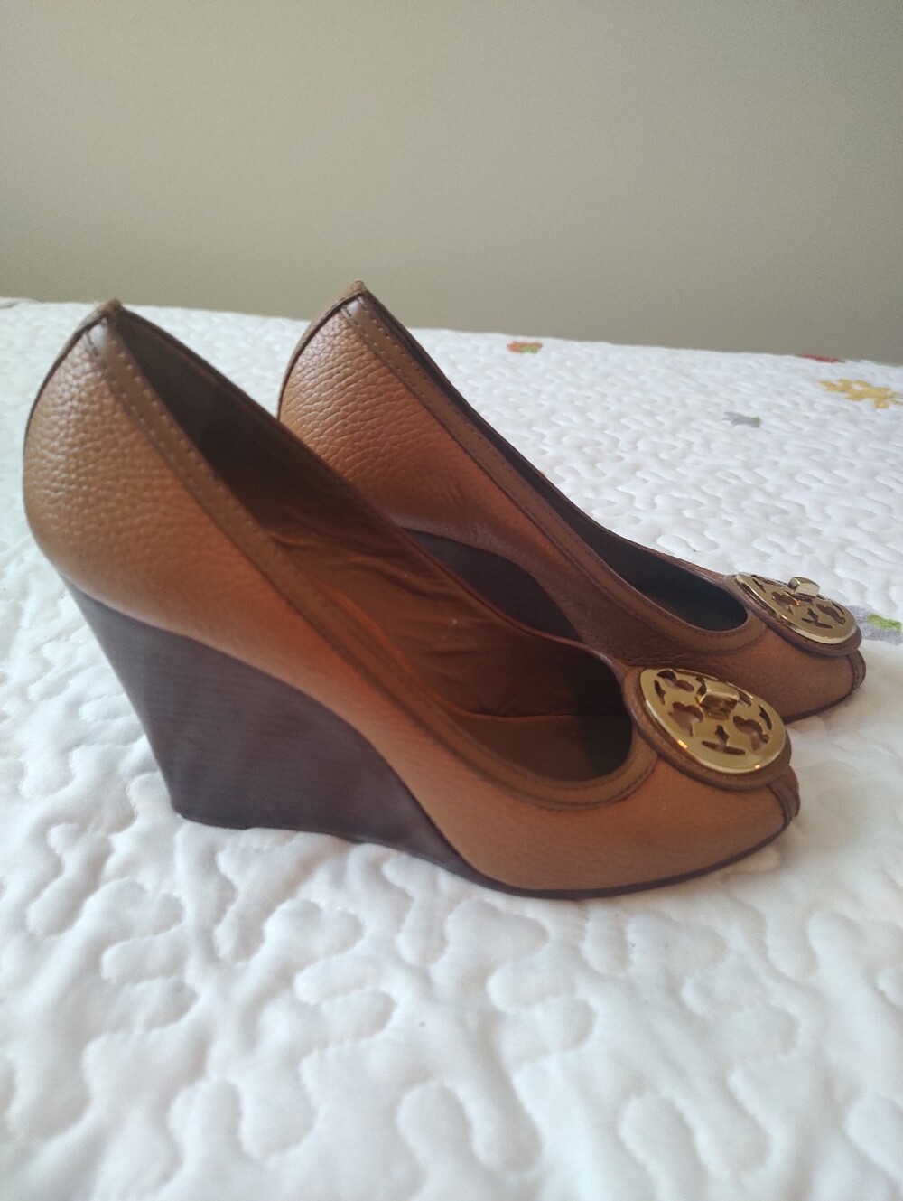 Tory Burch Brown Leather Peep-Toe Heels with Gold Medallion - Picture 3 of 7